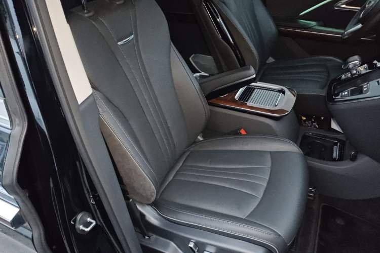 Used Hongqi HQ9 2023 2.0T Smart Connect Flagship Edition Right Front Seat