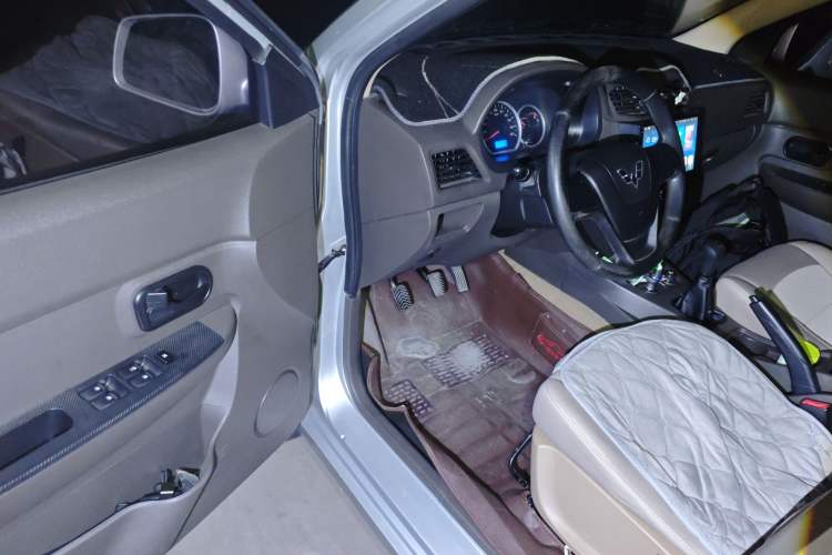 Used Wuling Hongguang 2014 1.5L S Standard Version Driver Seat