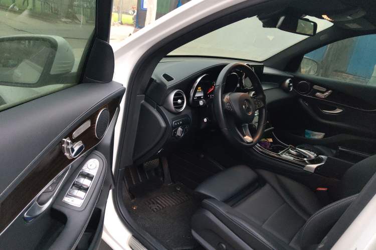 Used Mercedes-Benz GLC 2018 Facelift GLC 260 4MATIC Luxury Edition
