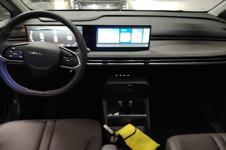 Used SAIC MAXUS Dajia 7 2024 Revised Version Super Hybrid Long-Range Edition Enjoyment Version Audio And AC Panel