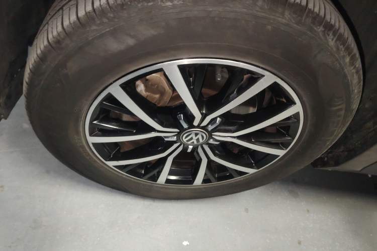 Used Volkswagen Tiguan L 2017 330TSI Automatic Two-Wheel Drive Luxury Edition Left Front Wheel Hub