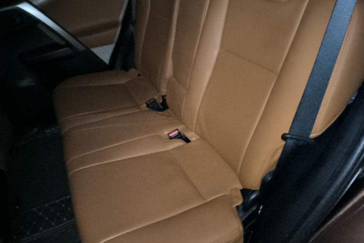 Used Toyota RAV4 2015 2.0L CVT Two-Wheel Drive Urban Edition
