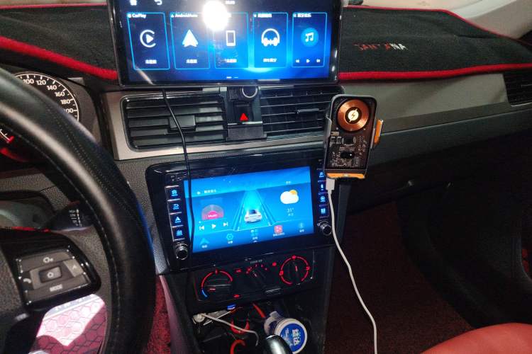 Used Volkswagen Santana 2015 1.6L Automatic Comfort Edition Audio And AC Panel