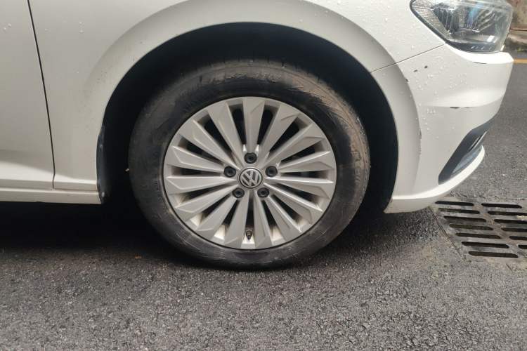 Used Volkswagen Lavida 2019 1.5L Automatic Comfort Edition China VI Standard Right Front Wheel Hub