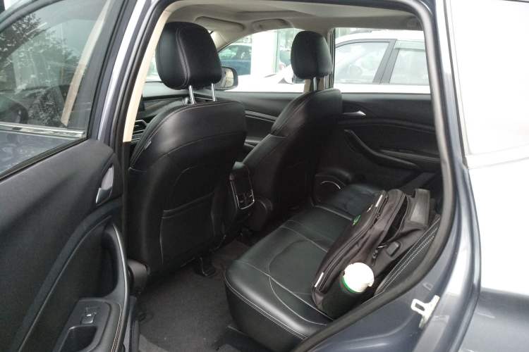 Used BYD Song 2020 Classic Edition 1.5T Automatic Elite Model Left Rear Seat