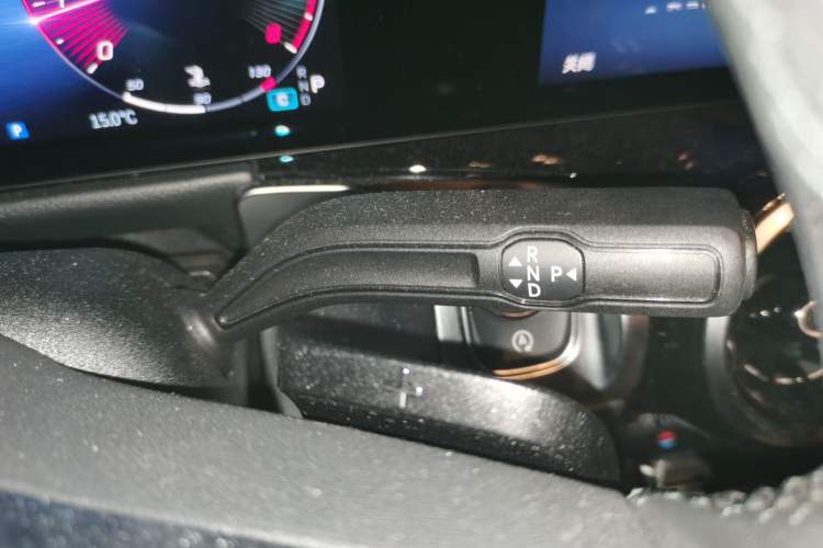 Used Mercedes-Benz GLB 2024 Refresh GLB 200 Fashion Edition Gear Lever