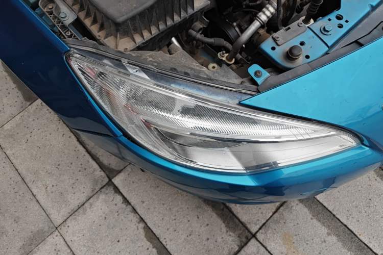 Used Buick GT 2013 XT 1.6L Automatic Fashion Edition Right Front Headlight