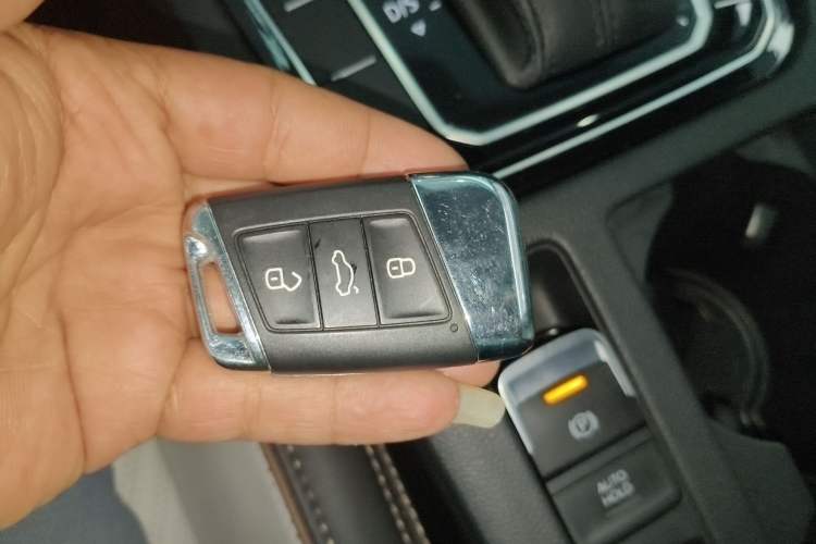 Used Volkswagen Magotan 2023 2 Million Units Commemorative Edition 330TSI DSG Luxury Version Vehicle Key