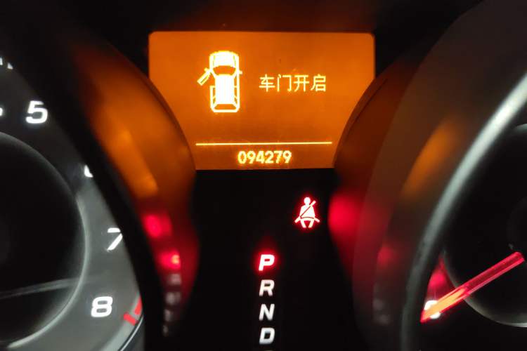 Used Acura MDX 2010 3.7 Standard Edition Odometer Close Up