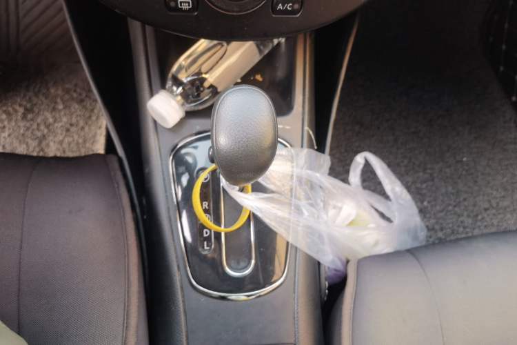 Used Nissan Tiida 2014 1.6L CVT Comfort Model Gear Lever