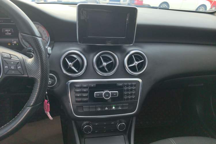 Used Mercedes-Benz A-Class 2015 A 200 Fashion Model Audio And AC Panel