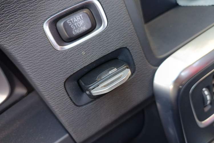 Used Volvo V60 2015 T5 Zhiyi Edition