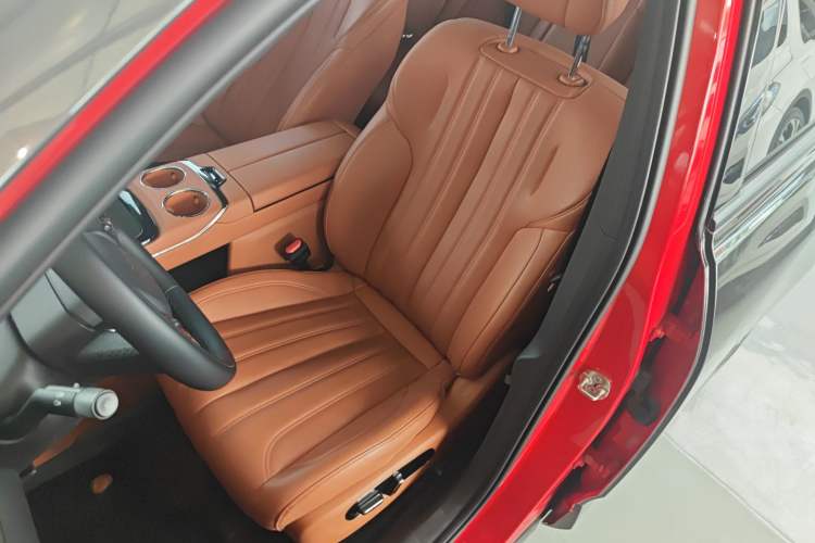 Used AION V 2024 Aion Tyrannosaurus 650 Smart Premium Edition