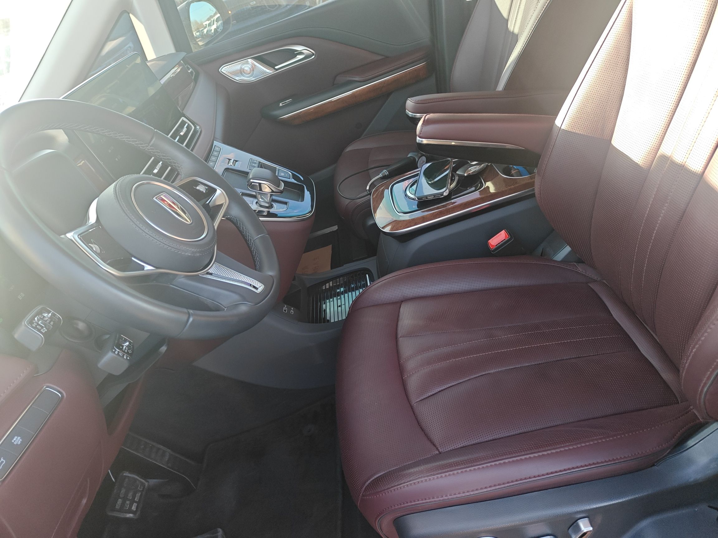 Переднее сиденье в автомобиле