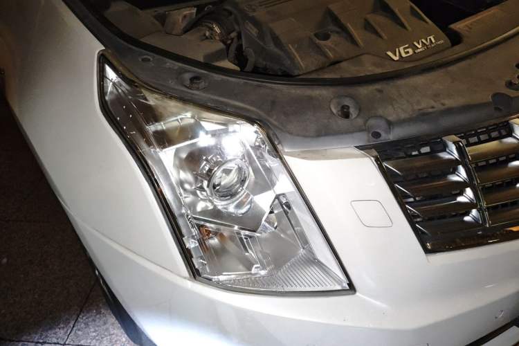 Used Cadillac SRX 2014 3.0L Elite Model Right Front Headlight