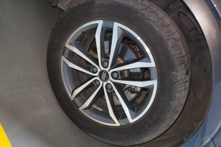 Used Audi Q3 2023 35 TFSI Progressive Dynamic Edition (1.4T) Right Front Wheel Hub