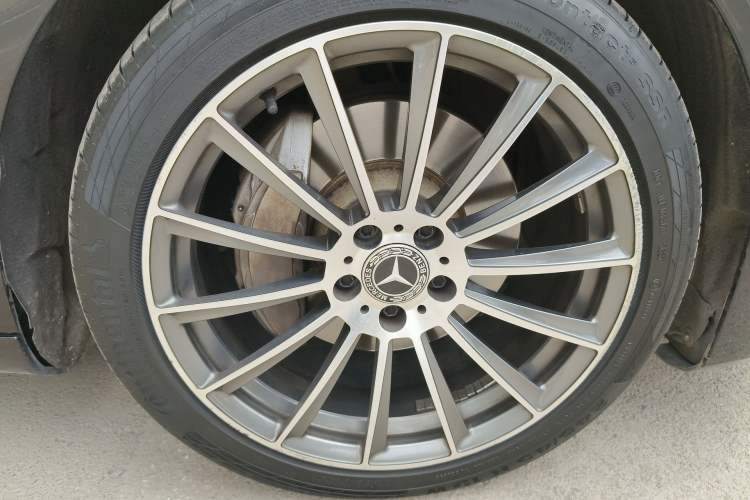 Used Mercedes-Benz S-Class 2017 S 320 L Business Model Right Front Wheel Hub