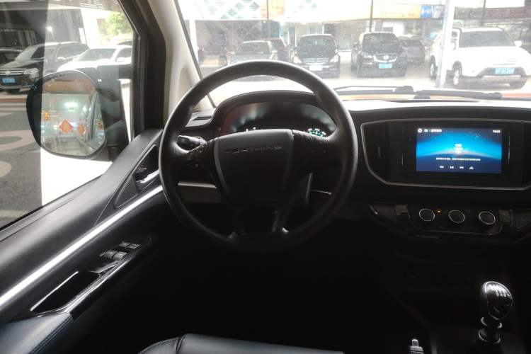 Used FORTHING Lingzhi 2022 Striving Version M5L 2.0L Luxury 7-Seater
