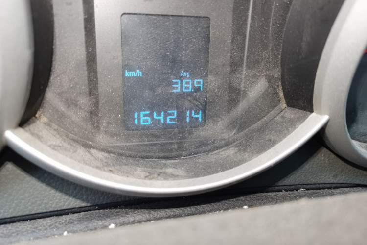 Used Chevrolet Cruze 2013 1.6L SL MT Odometer Close Up