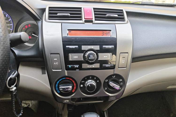 Used Honda City Classic 2012 1.5L Automatic Elite Edition Audio And AC Panel