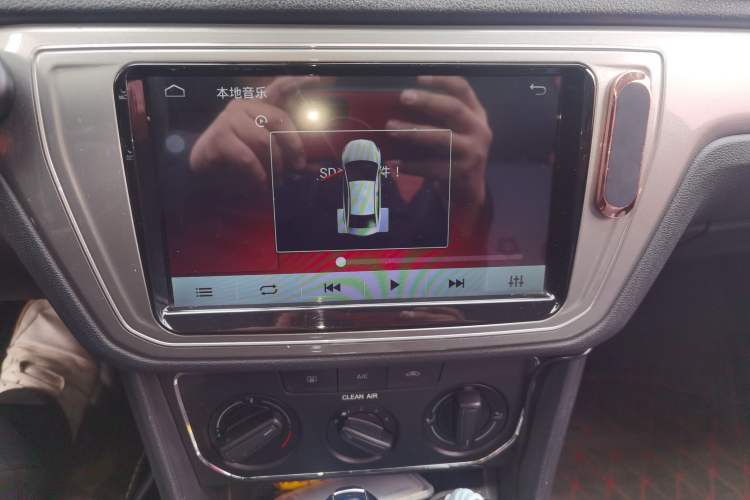 Used Volkswagen Lavida 2017 1.6L Automatic Comfort Edition Audio And AC Panel