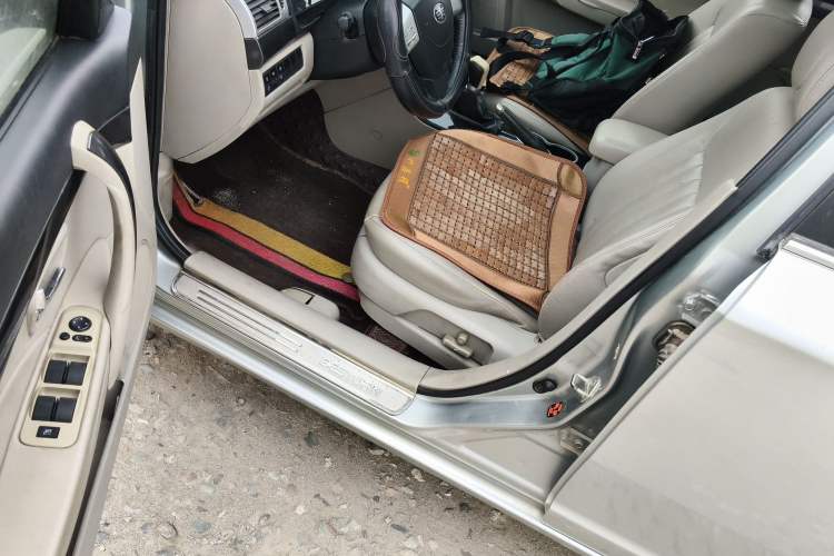 Used Bestune B70 2012 1.8L manual luxury version Driver Seat