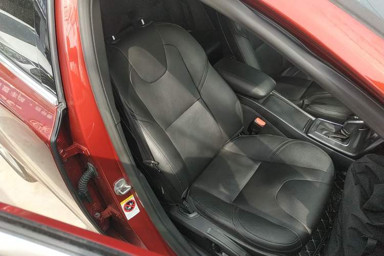 Used Volvo V40 2015 1.6T Zhiya Edition Right Front Seat