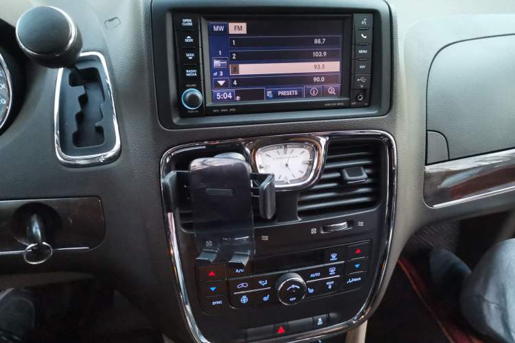 Used Chrysler Grand Voyager 2013 3.6L Luxury Edition