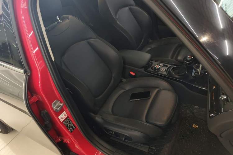 Used MINI Clubman 2018 1.5T COOPER Artist Right Front Seat