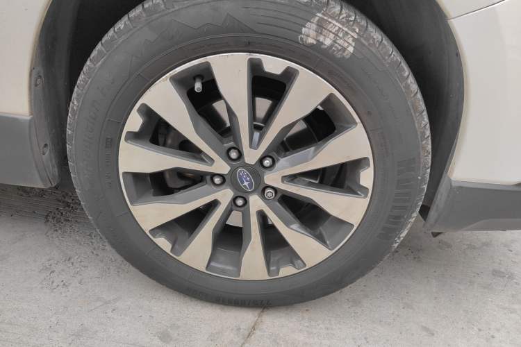 Used Subaru Outback 2016 2.5i Sport Navigation Edition Right Front Wheel Hub