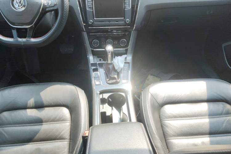 Used Volkswagen Passat 2016 330TSI DSG Luxury Edition Gear Lever