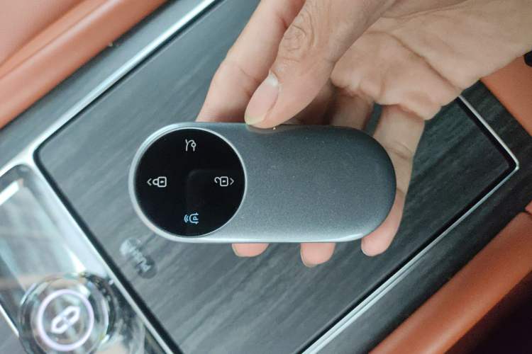 Used Hima AITO M9 2024 Range-Extended Ultra Version 42 kWh 6-Seater Model Vehicle Key