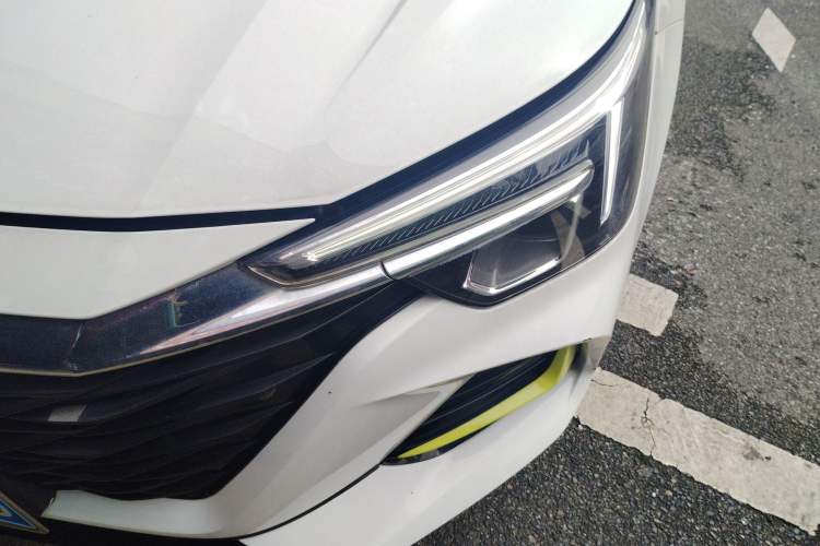 Used Roewe i6 MAX 2020 300TGI Automatic "Swell Cool Smart Drive" Edition Left Front Headlight