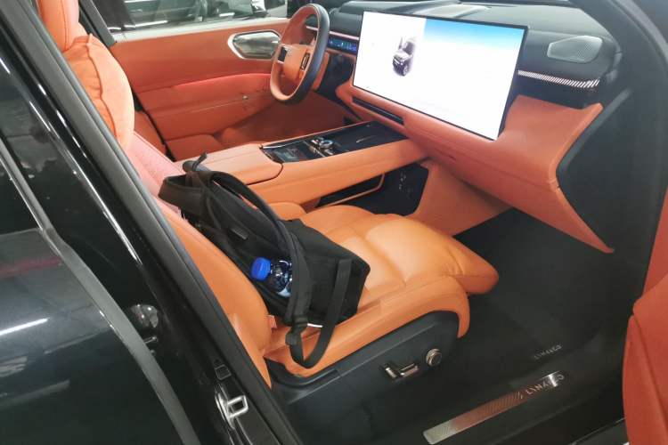 Used Lynk & Co 900 2025 1.5T Ultra
