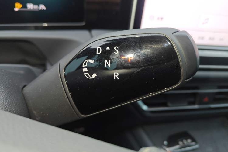 Used Volkswagen Tiguan L 2024 PRO 330TSI Two-Wheel Drive R-Line Smart Edition Gear Lever