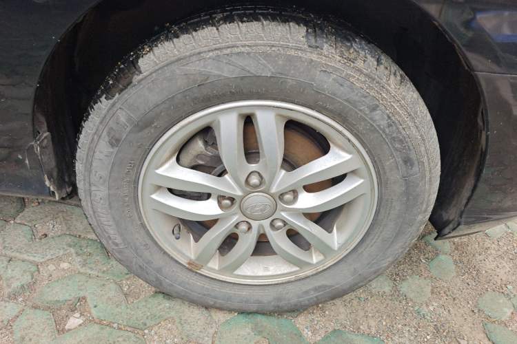 Used Hyundai Celesta 2011 1.6L Manual Luxury Model Right Front Wheel Hub