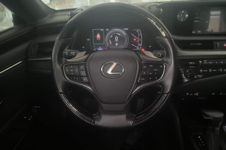 Used Lexus ES 2020 300h Premium Edition