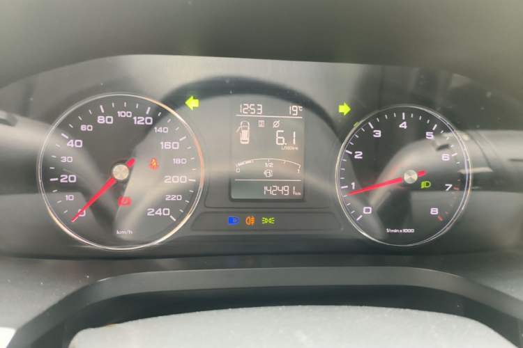 Used Roewe i6 2018 20T Manual Luxury Edition
