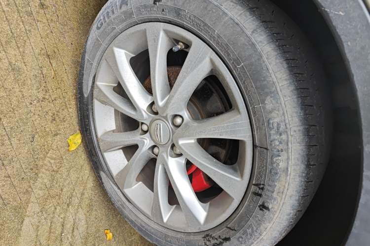 Used Geely Auto Emgrand GS 2016 Elegant Edition 1.8L Manual Fashion Model Right Front Wheel Hub