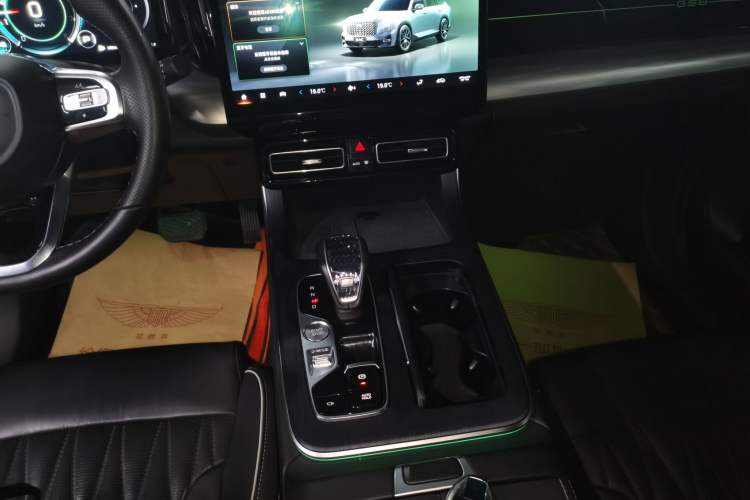Used GAC Trumpchi GS8 2022 Linghang Series 2.0 TGDI Two-Wheel-Drive Luxury Smart Connectivity Version (7 Seats) Gear Lever