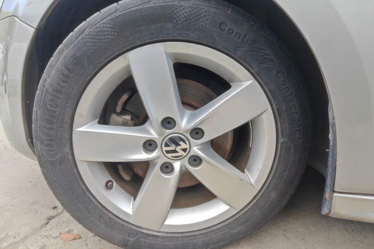 Used Volkswagen Sagitar 2012 1.6L Automatic Fashion Edition Left Front Wheel Hub