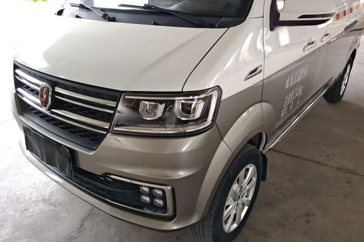 Used Jinbei New Hiace S 2023 1.5L Wealth Edition Van 2/5-Seater Non-Air-Conditioned Version SWC15M