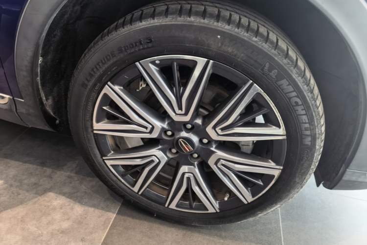 Used Hongqi HS5 2022 Facelifted Version 2.0T Smart Connect Flagship All-Wheel-Drive Edition
