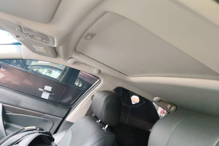 Used CHANGAN Raeton 2014 1.8T Automatic Prestige Anniversary Edition China V Standard Headliner