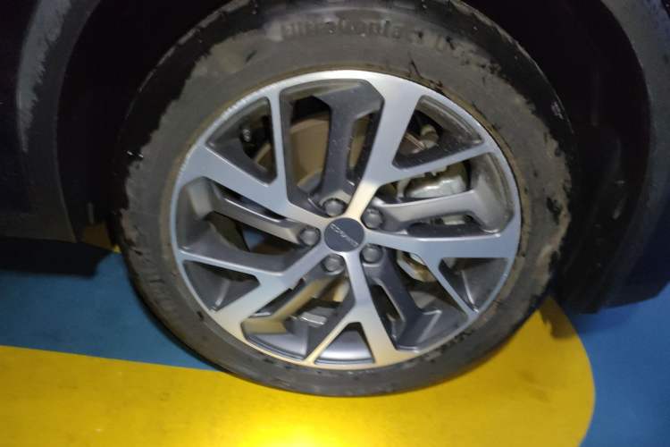 Used Lynk & Co 01 EM-P 2021 1.5TD PHEV Halo Right Front Wheel Hub