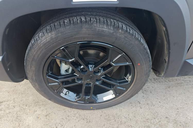 Used Geely Auto Cowboy 2025 1.5TD Trendy Play Edition Exterior 4