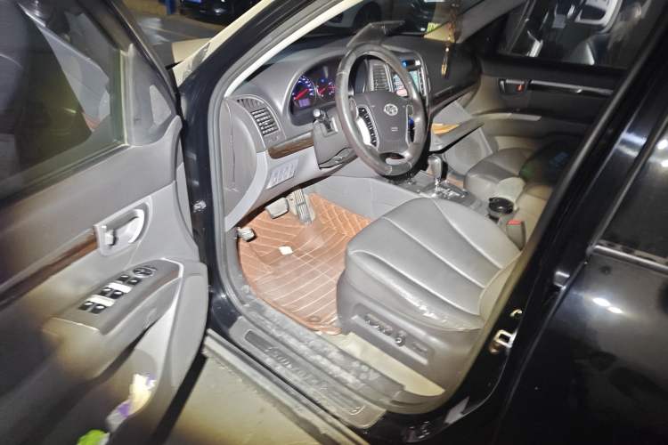 Used Hyundai Santa Fe Classic 2010 2.4 Luxury Edition 7-Seater Four-Wheel Drive