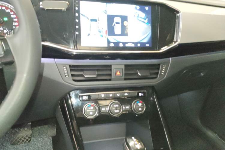 Used Volkswagen Tayron 2019 330TSI Two-Wheel Drive Luxury Model China VI Standard Audio And AC Panel