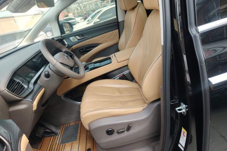 Used Denza D9 2022 DM-i 970 Four-Wheel Drive Prestige Model