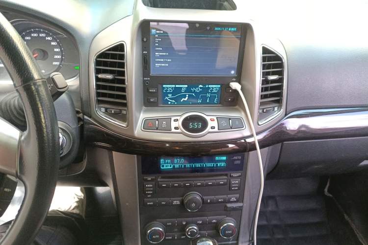 Used Chevrolet Captiva 2015 2.4L 4x4 Flagship Edition 7-Seater
